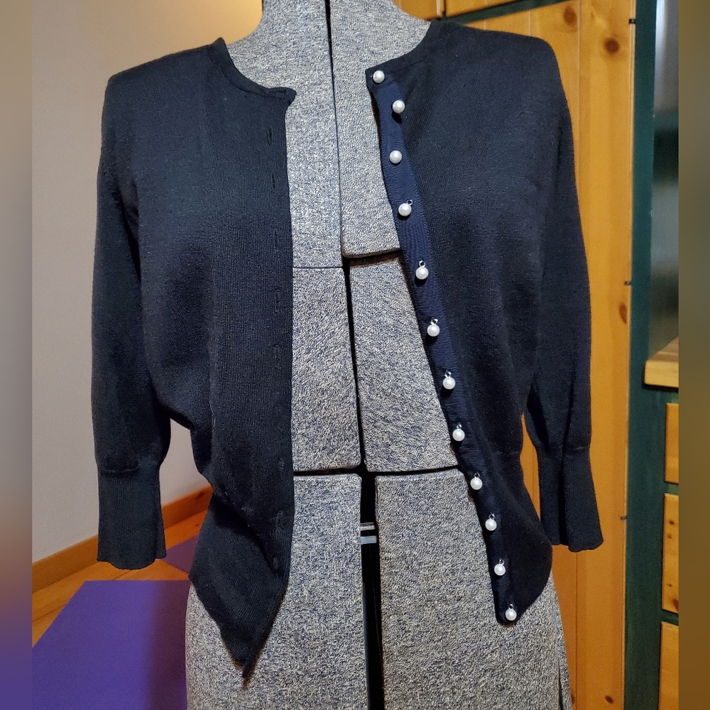 Black pearl button Banana republic cardigan